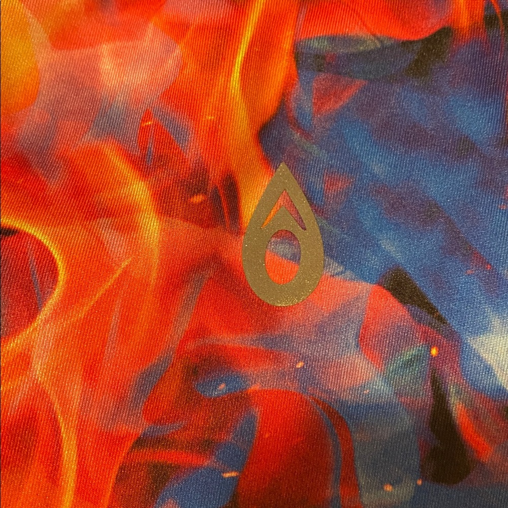 Dona Jo Colorful Abstract Women's SKORT. Size 2 which is a Medium, 8-10 - Picture 9 of 9